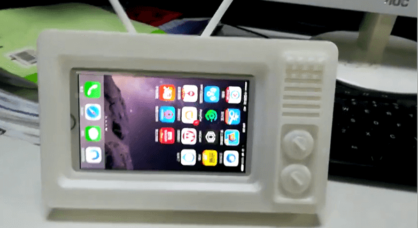 一技術宅的腦洞：3D打印復古電視機竟能‘吃掉’手機！